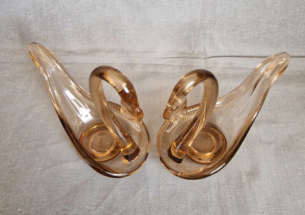Пара лебедей. стекло. СССР.
