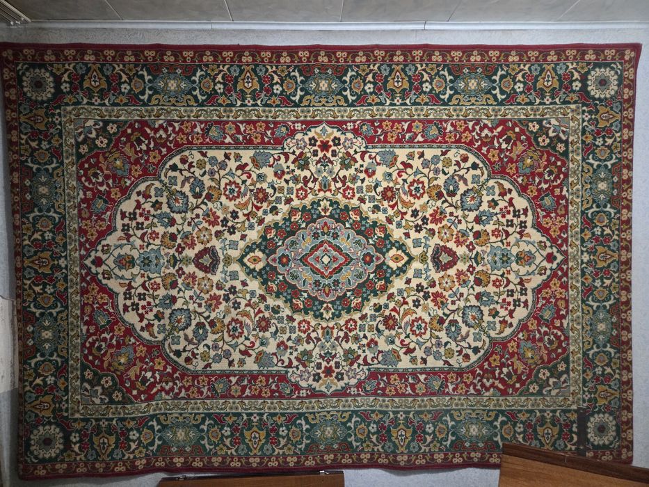 Продам ковры шерстяные в отличном состоянии