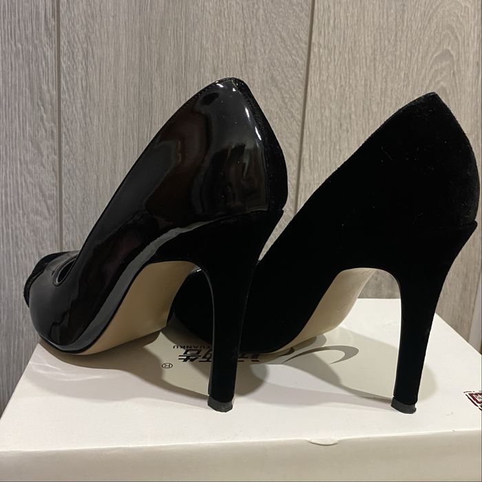 Продам женские туфли