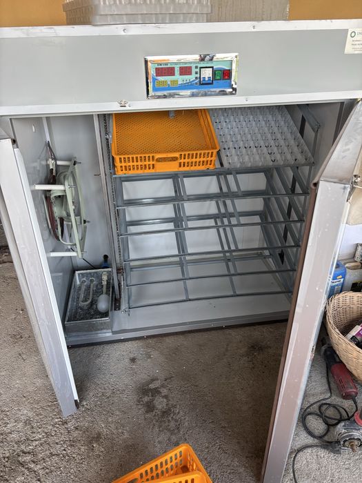 Incubator peofesional 1056 oua gaina