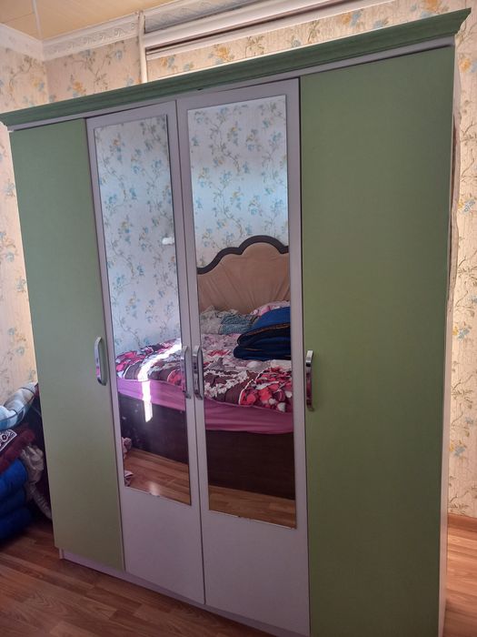 Шкаф для ваших вещей или для вещей ваших детей