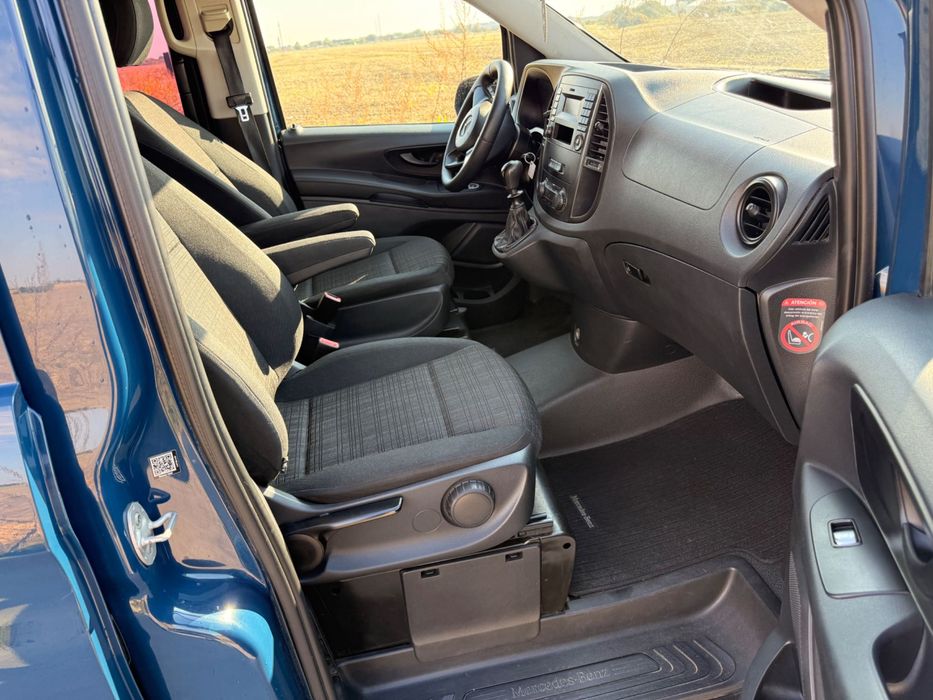 Mercedes Vito Tourer 114 cdi lung an 2014, 8 locuri, usi pe ambele parti