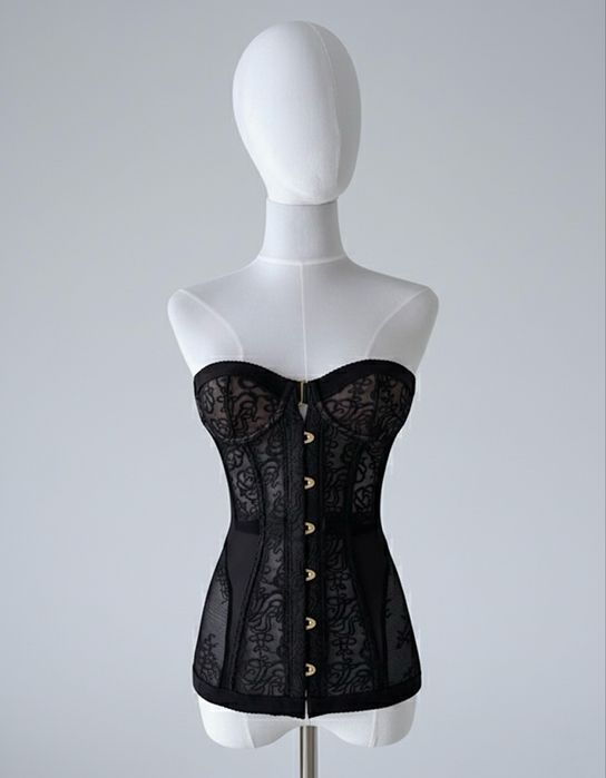 Корсет модел на Agent Provocateur