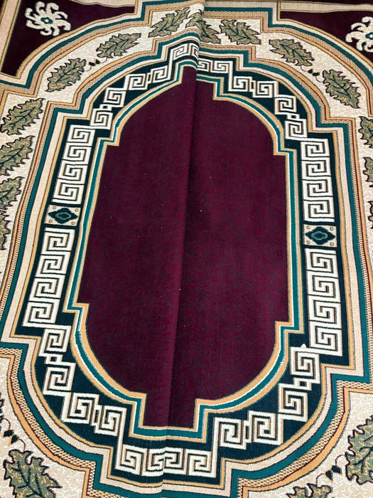 Шошилинч Гилам сотилади