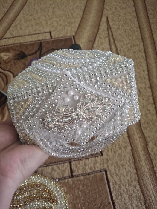 2 ta do'ppi va bitta sari