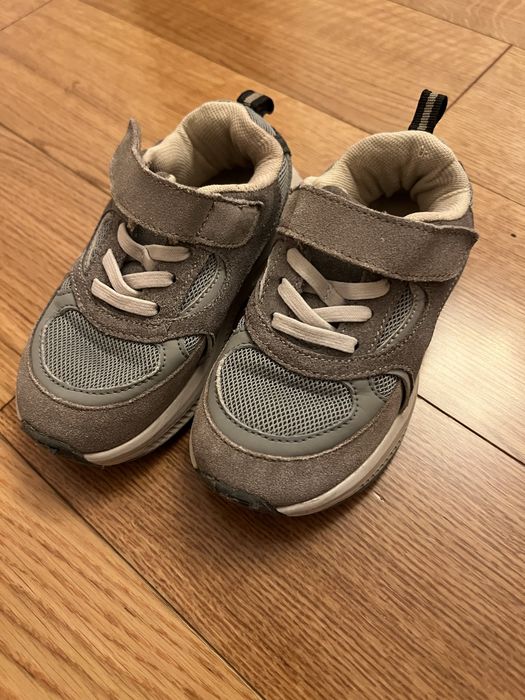 Детские кроссовки zara