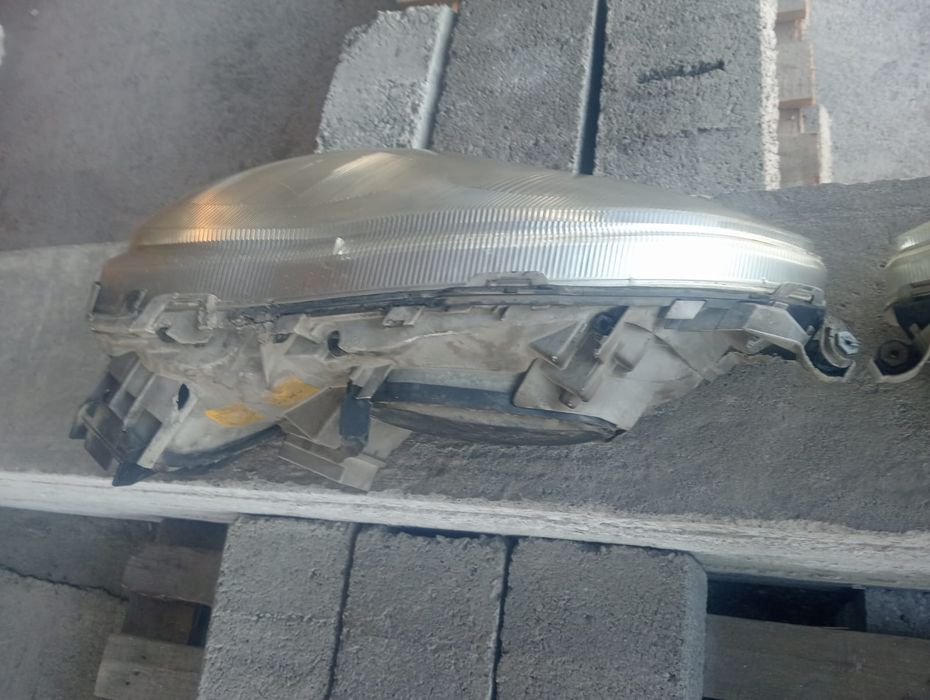 Продам фар на Мерседес 220