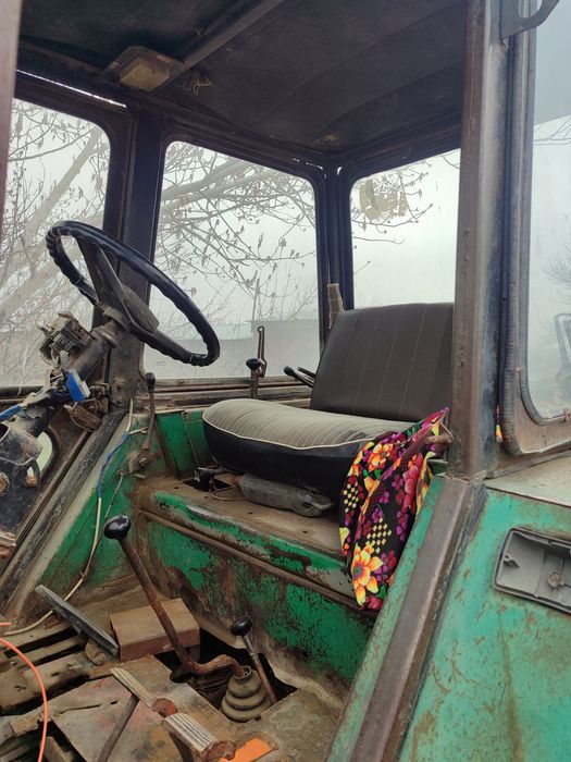 T40 traktor sotiladi