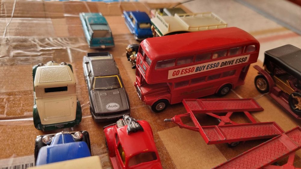 Se vinde lot masinute matchbox,majorette etc