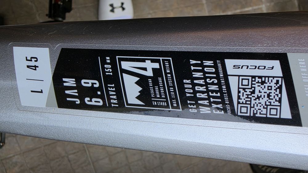 Bicicleta MTB full suspension Focus Jam 6.9 29 Silver Darkviolet. Echipare Top Shimano XT si FOX.