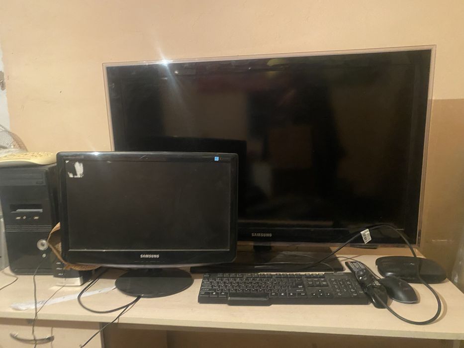 Компьютер телевизор столик