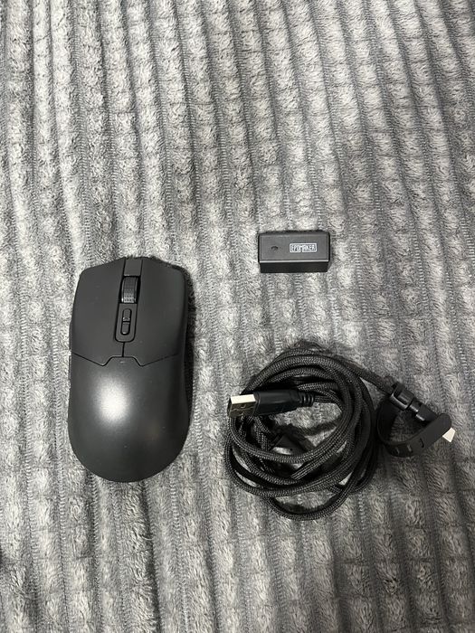 Epomaker Click Wireless Symmetrical E-sports Gaming Mouse.