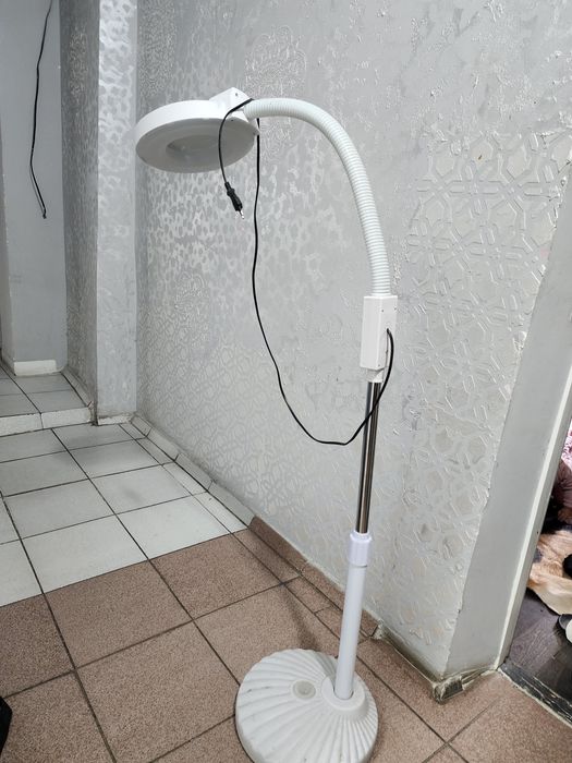 Лампа лупа для косметолога