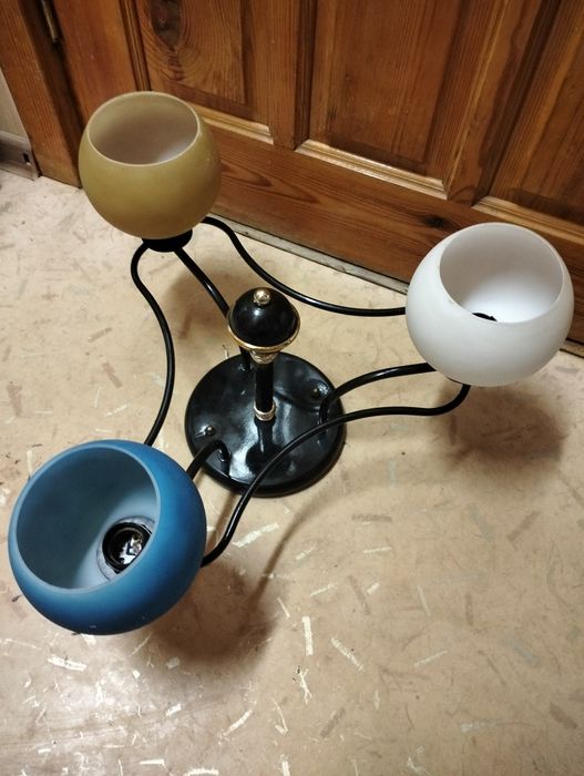 Продам люстры и бра