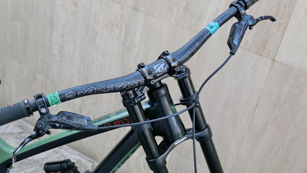 Commencal Furious DH, 27.5 S, RockShox Boxxer Air 200 мм. ход