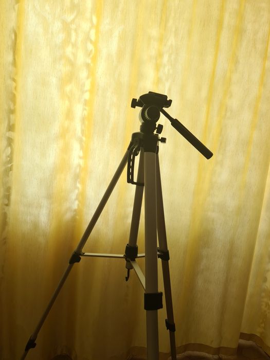 Продам Штатив Continent C1