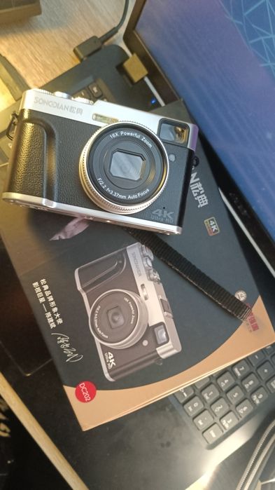 Фотоаппарат мыльница (80's style)