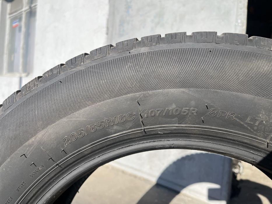 2 бр. гуми за бус 205/65/16C Lassa DOT 2022 6,5-7 mm