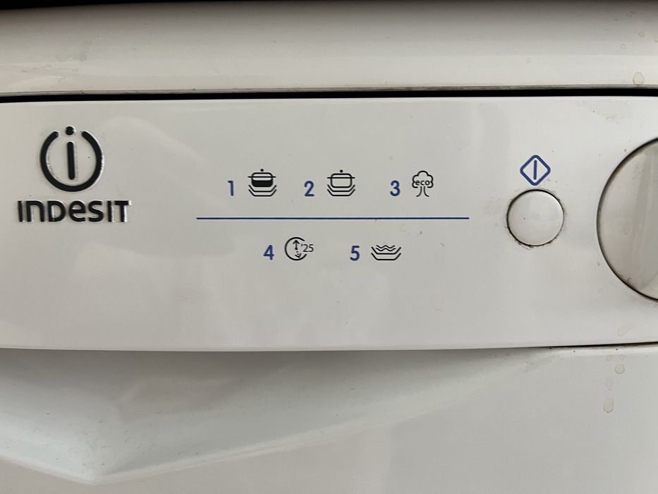 Продам посудомоечную машину INDESIT