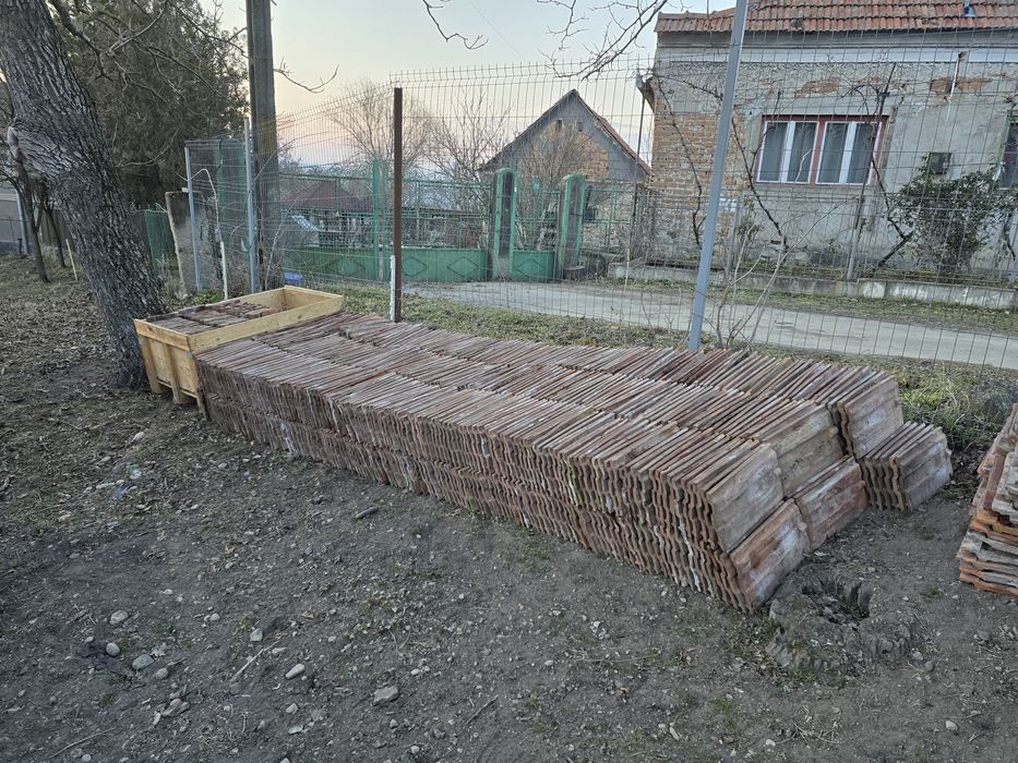 Țigla depe un Acoperiș intreg