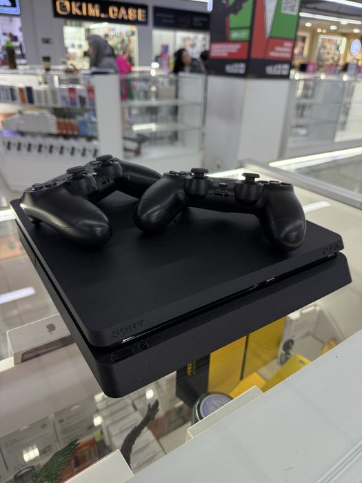 Продам Sony  Playstation 4