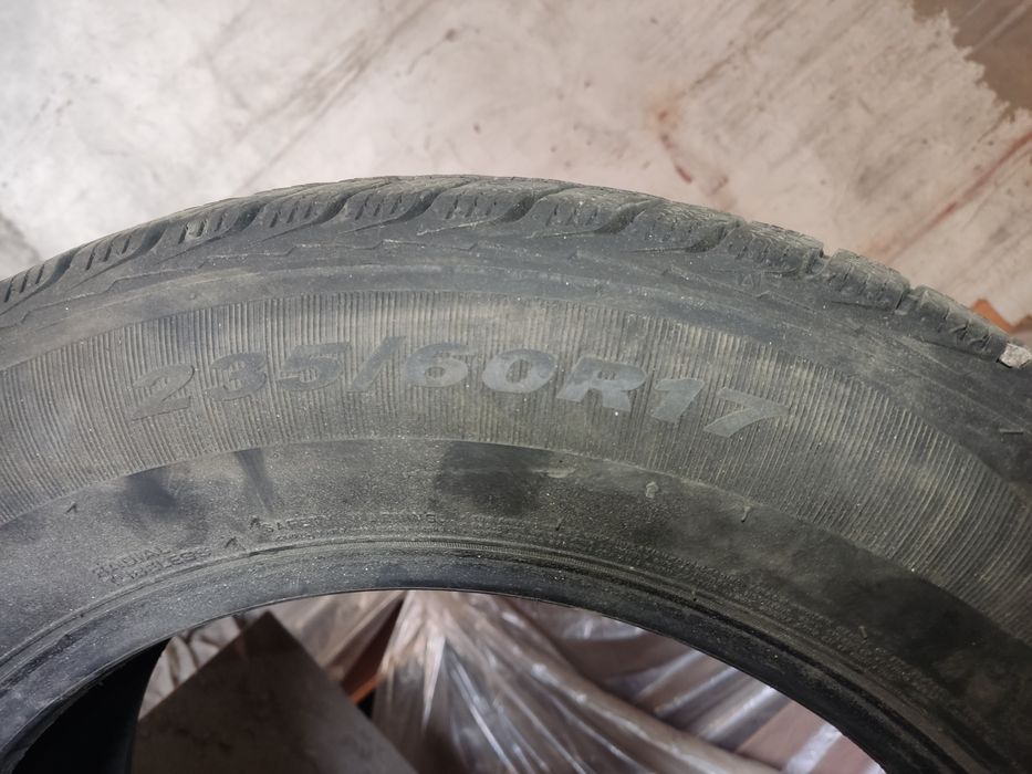 Шины зимние б/у (4шт)235/60 R17