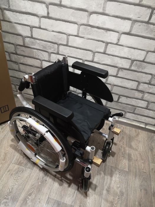 Инвалидная детская коляска