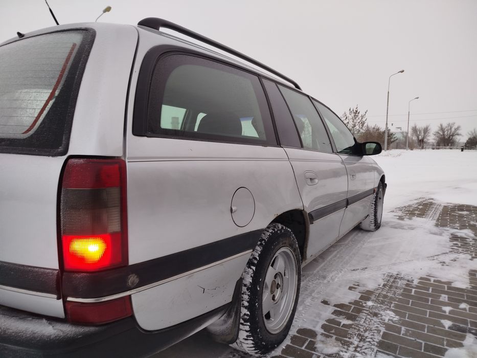 Продам машину Опель омега б