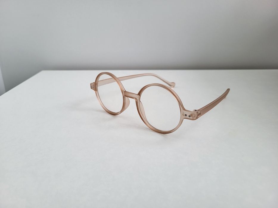 Продам стильные очки для чтения с размером +1