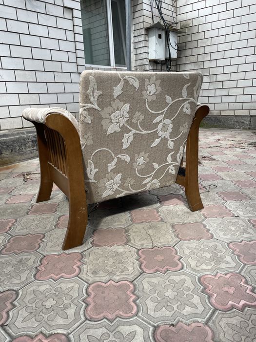 Продам кресло. Дерево.