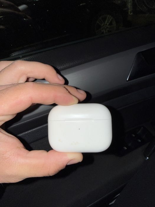 Apple AirPods Pro (2-ро поколение) в отлично състояние.