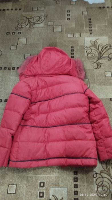 Продам куртку женскую.