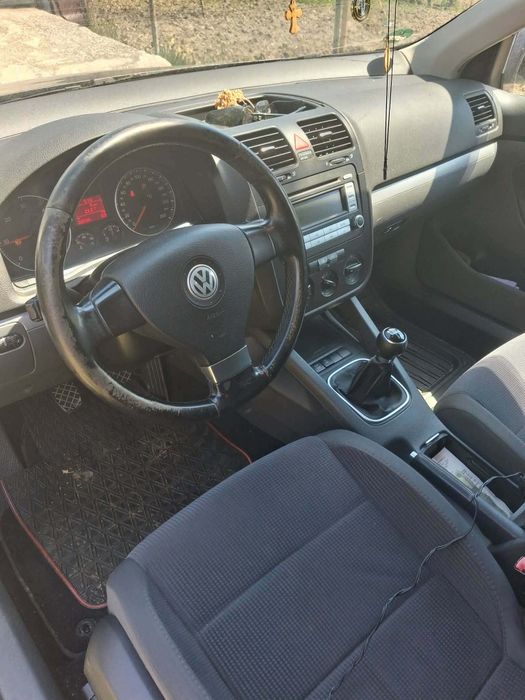 Se vinde Volkswagen golf