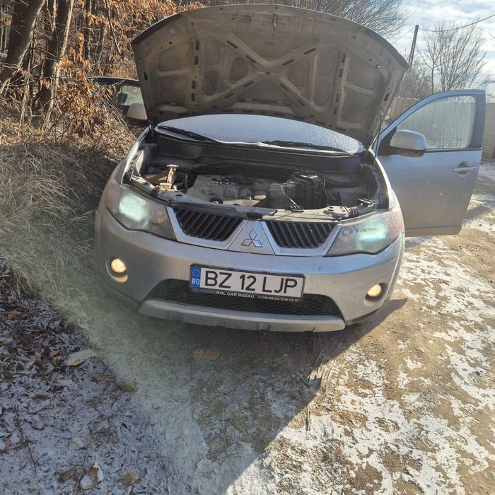 Vând Mitsubishi Outlender