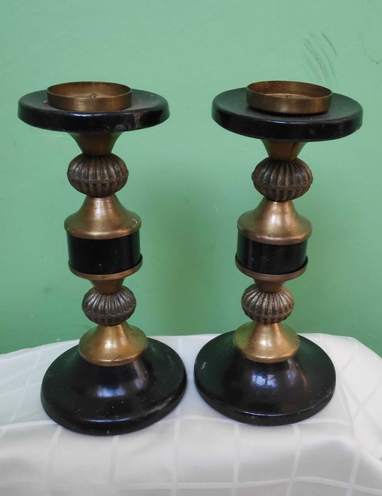 Дървени подноси,медни кръстове,свещници,часовник