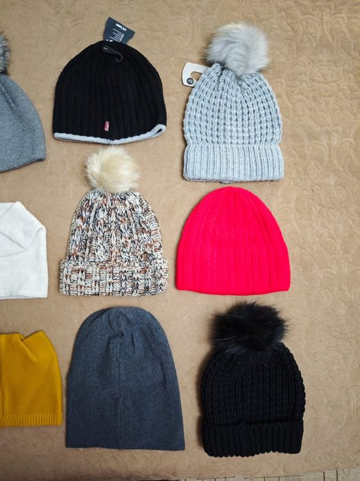 Шапочки для девочек. НОВЫЕ. За все 5000т.