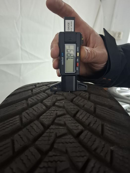 Set 4 anvelope de iarna215 60 16 falken