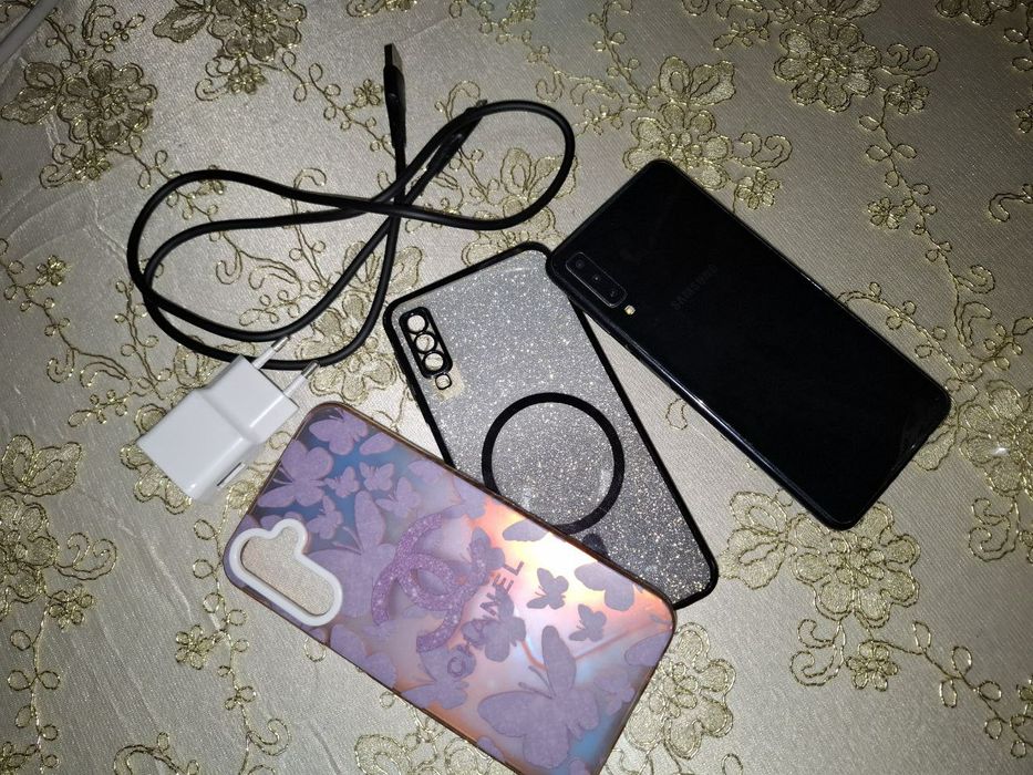 Samsung a7 sotiladi srochna kelishamiz  bonus chexol 2 ta zaryatchik 1