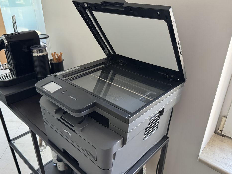 Принтер Рутер Микрофони Кафе Машина