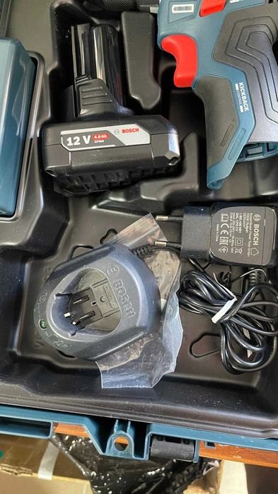Filetanta Bosch Professional GSR 12V-32 de 12 V (motor fără perii, cu baterie de 4,0 Ah, GAL 12V-20, accesorii, L-BOXX)