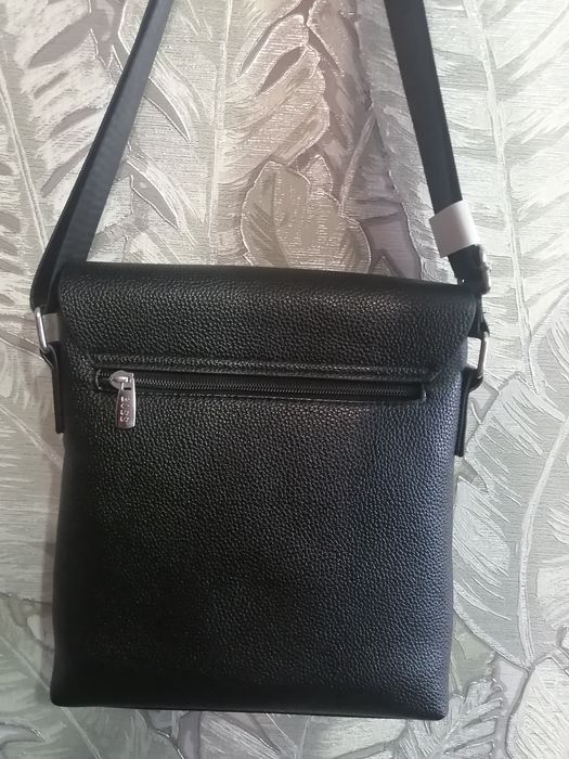 Продам сумку BOSS