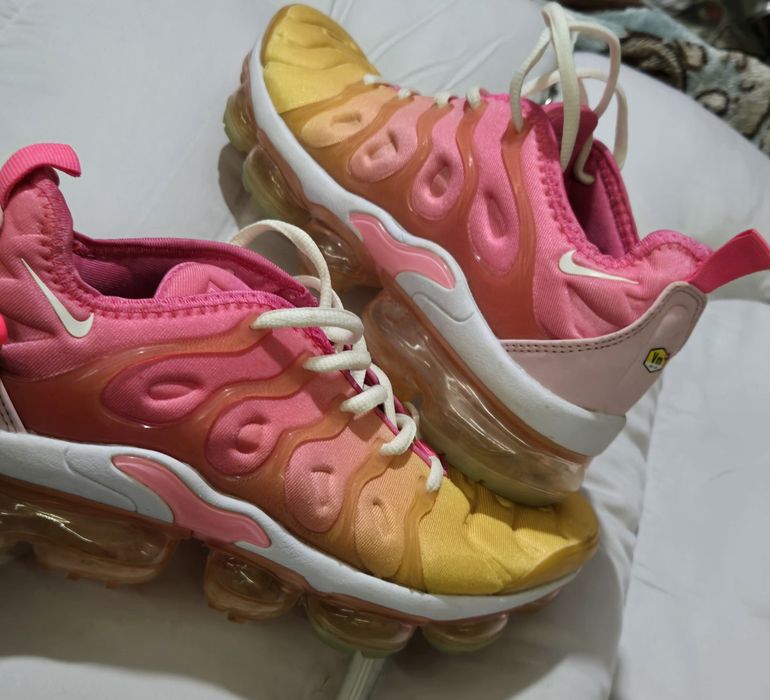 Nike Air Vapormax Plus pink оригинални дамски сникърси 38. Номер