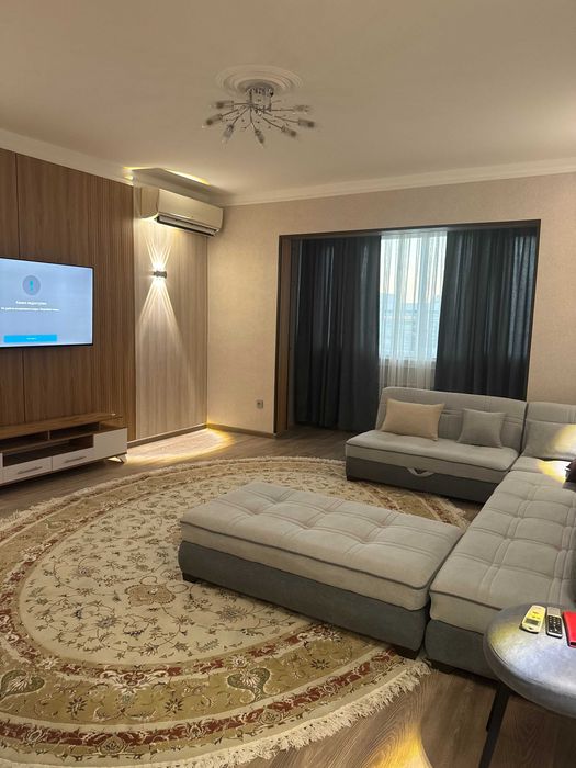 Посуточно 3-комн. квартира у метро Новза — 50 м, 2 станции до центра