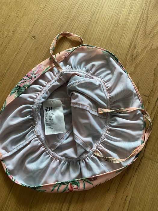 Vand set H&M costum de baie si palarie, marimea 74 costumul