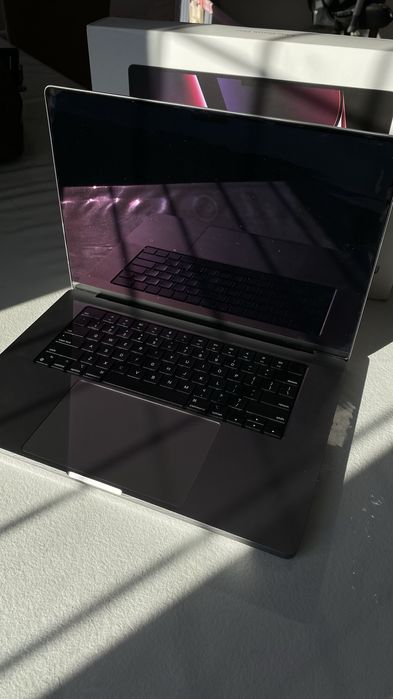 Macbook  M2 pro сатылады срочны