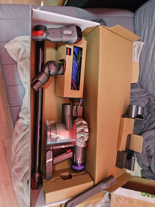 Aspirator Vertical Fără Fir Dyson V8 Advanced, 130AW, 425W – Gri-Argintiu