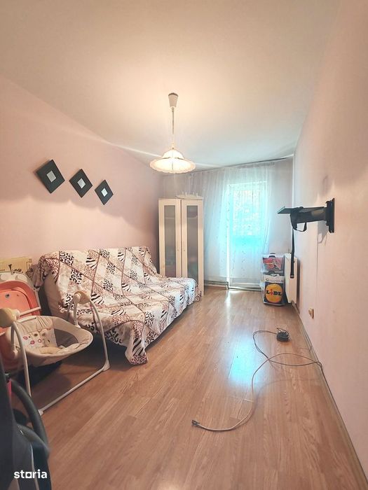 Apartament 3 camere Razboieni, etaj 3/4, confort 1, centrala termica