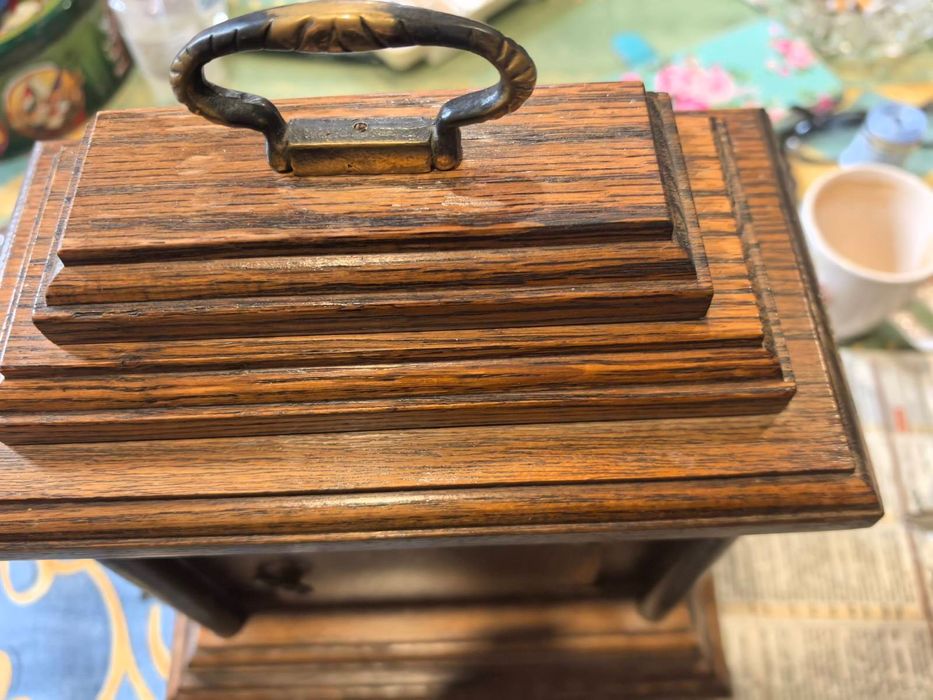 Старинен Карминен Часовник