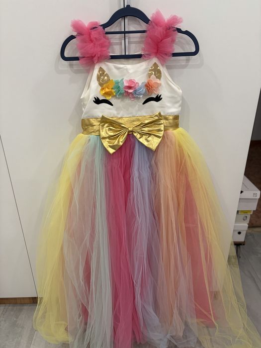 Продам платье для девочек, на новый год