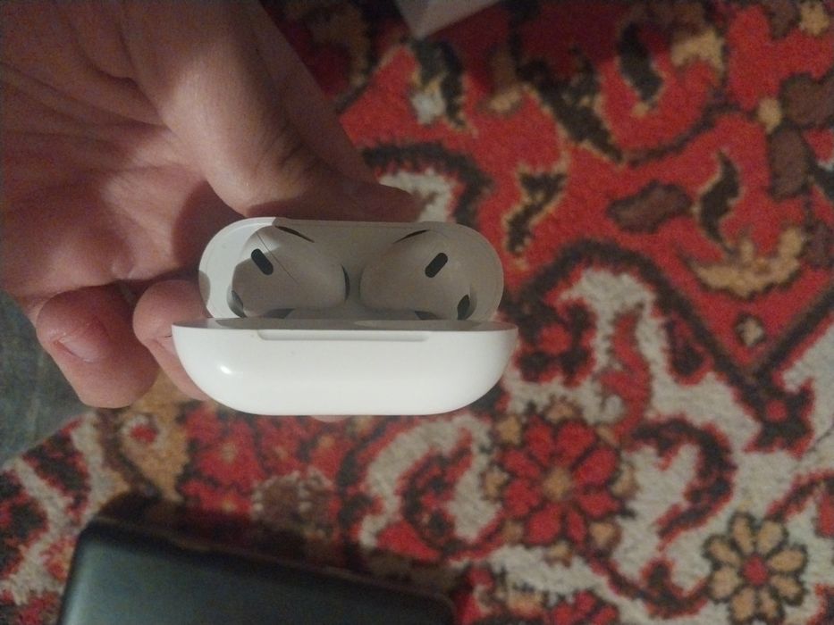 Наушники AirPods